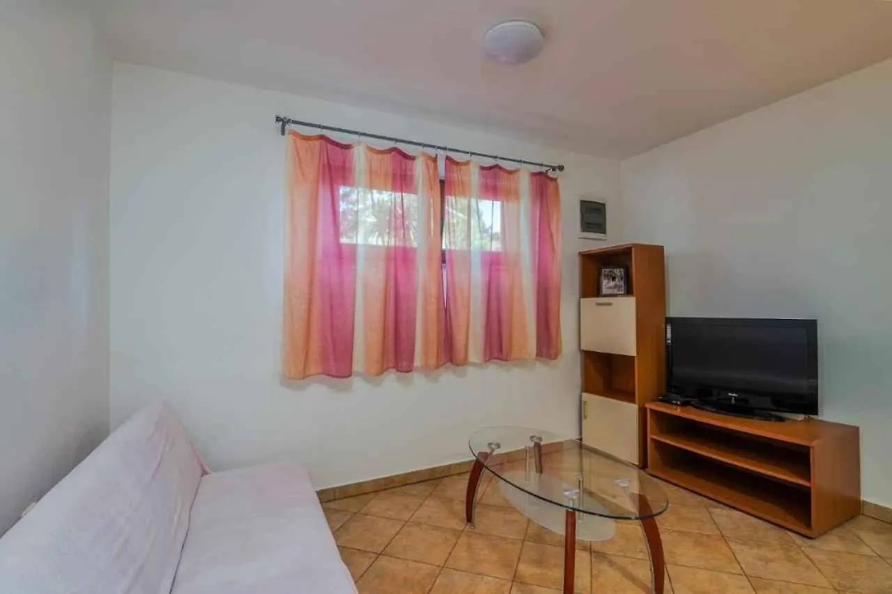 Apartment In Njivice - Insel Krk 54170