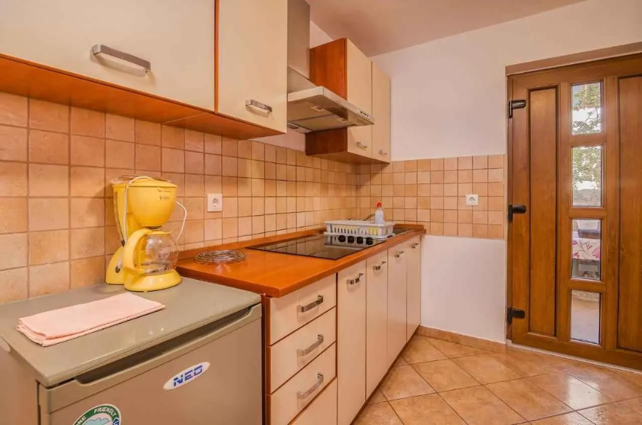 Apartment In Njivice - Insel Krk 54170