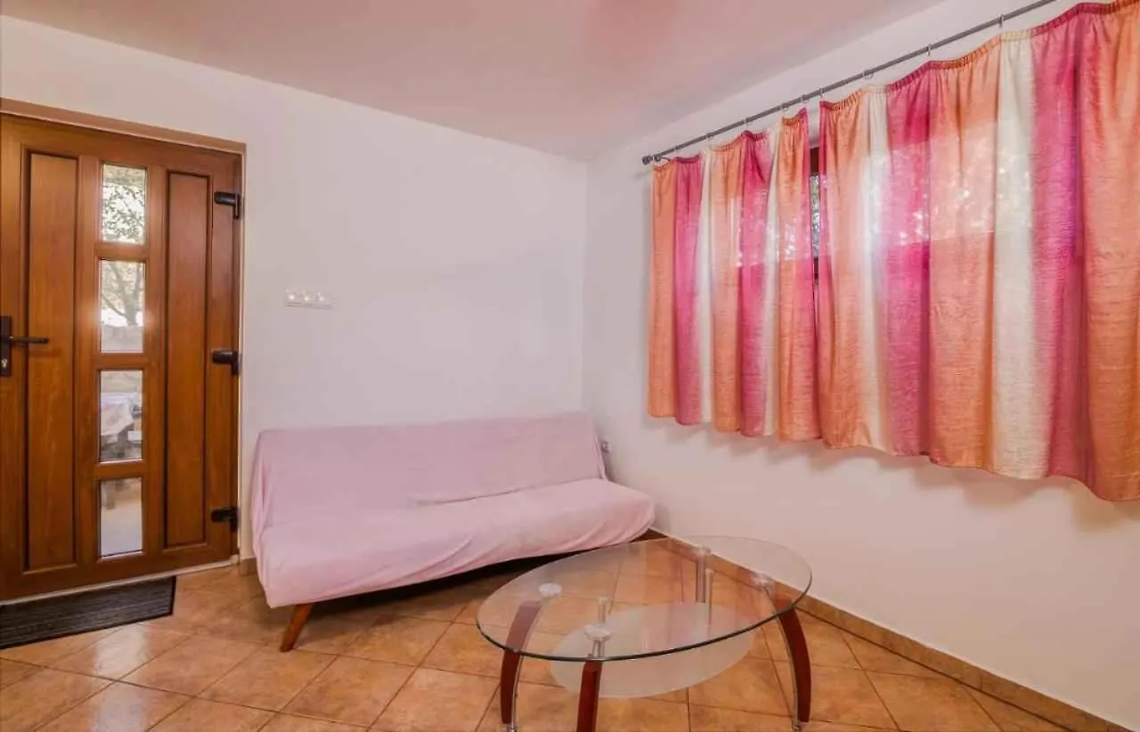 Apartment In Njivice - Insel Krk 54170